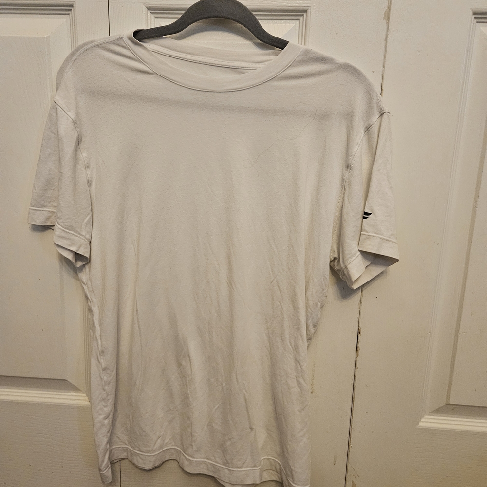 Fabletics Women's White Short Sleeve Crew Neck Tee